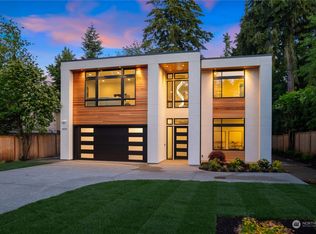 7617 NE 24th St, Medina, WA 98039