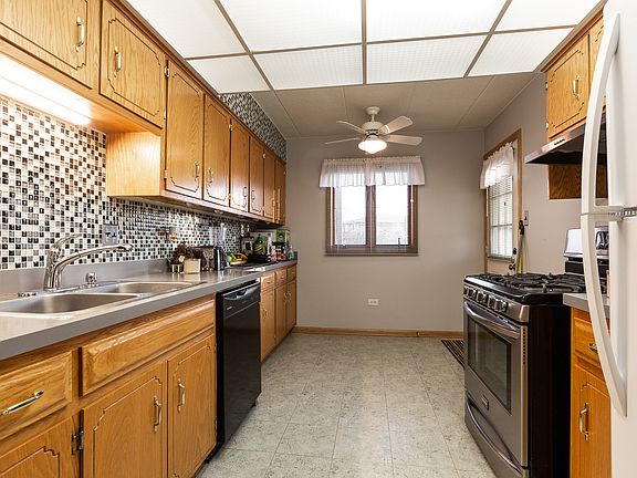 4th image of 5646 W 103rd St APT 206