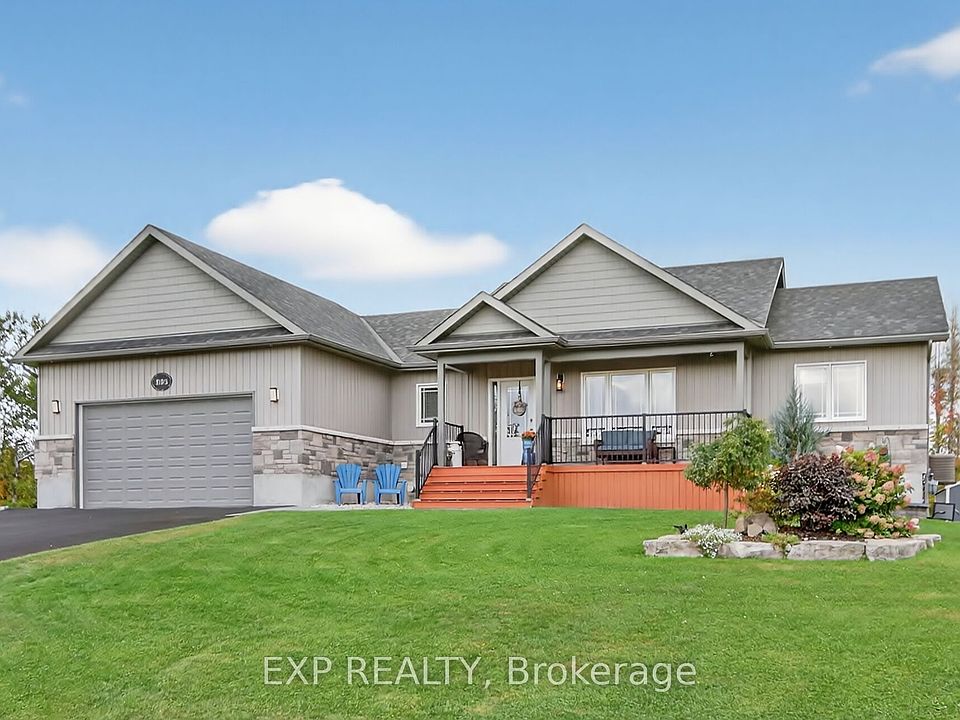 1st image of 305 Moore Cres