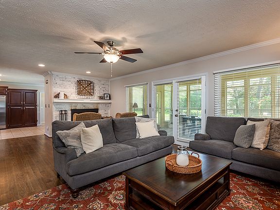 3rd image of 4071 Norton Pl SE