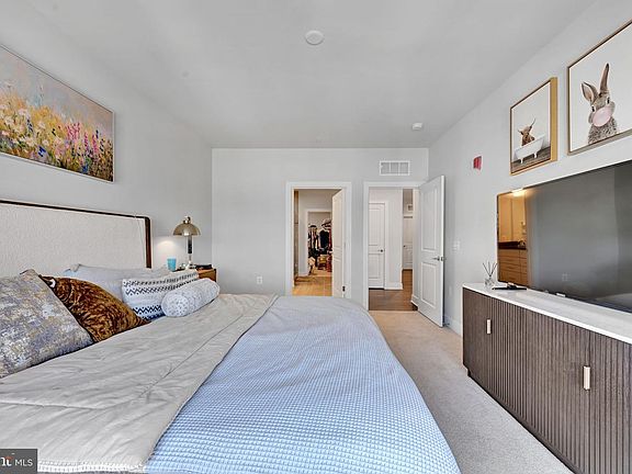 5th image of 102 Saint Ives Pl APT 401