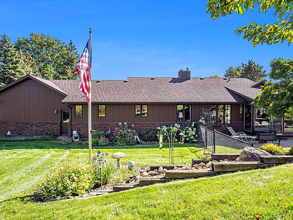 2nd image of 275 Greenridge Dr NW