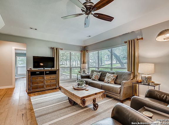 3rd image of 2118 Copper Hill Dr