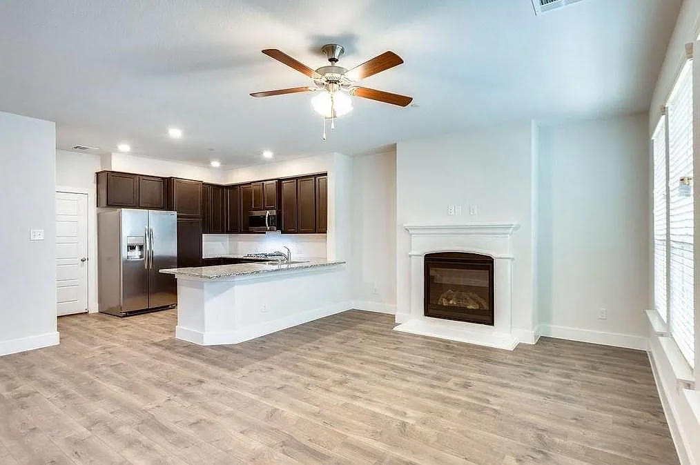 3 bed, 3.5 bath, 2094 sqft, $2,750 — Photo 3