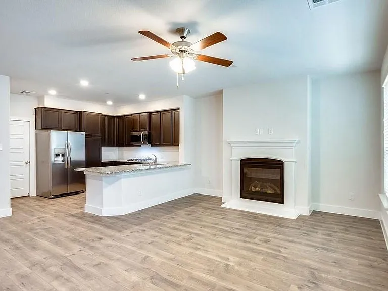 2433 Siskiyou St — Photo 3