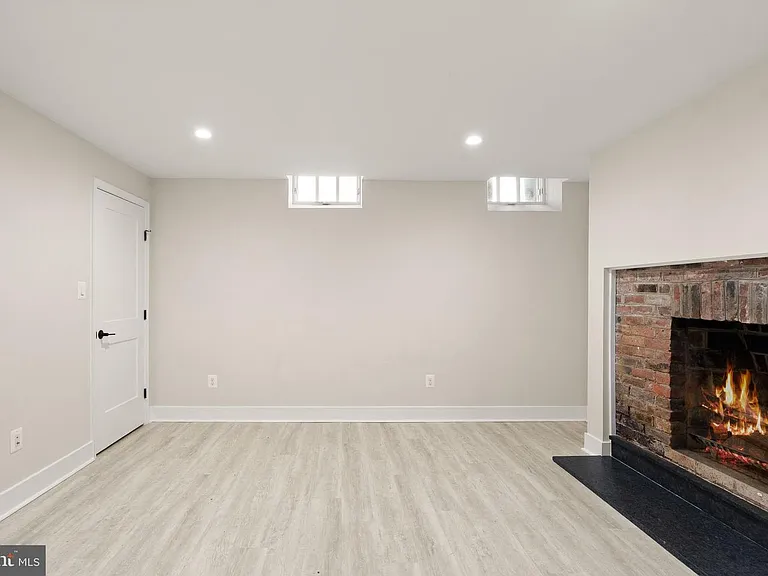 214 S Henry St — Photo 11