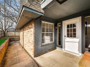 2805 Summit View Dr, Bedford, TX 76021