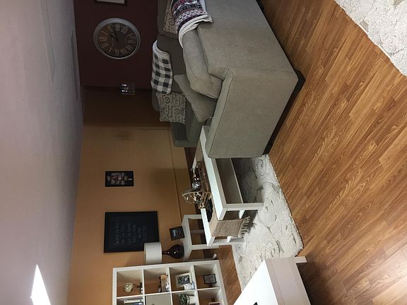 4th image of 908 13th Ave E