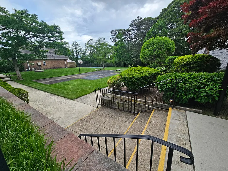655 Middle Country Rd #2H2 — Photo 44