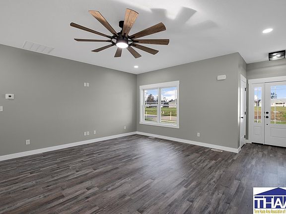 3rd image of 697 Vista Glen Dr