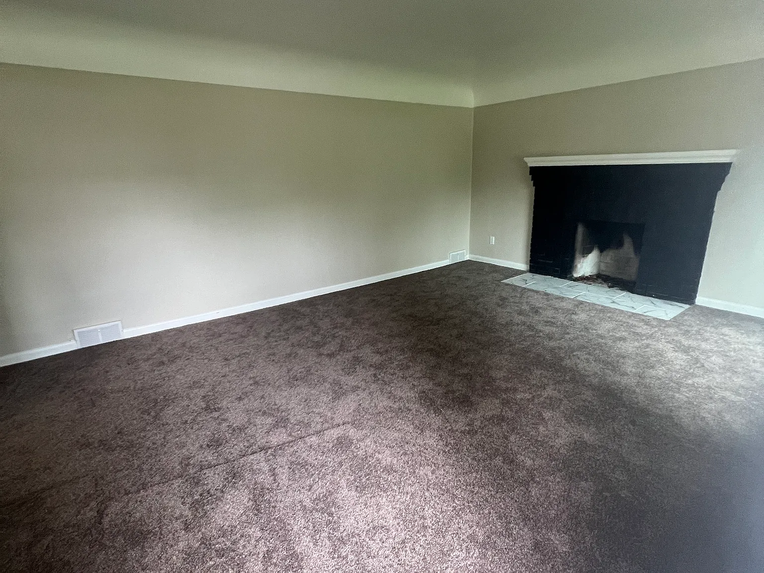 3 bed, 1600 sqft, $1,300 — Photo 4