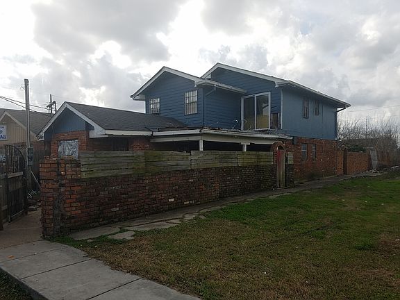 2nd image of 2416 Louisa St