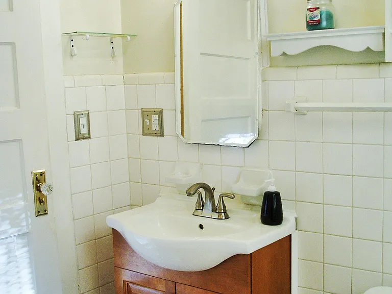 Main Bathroom vanity