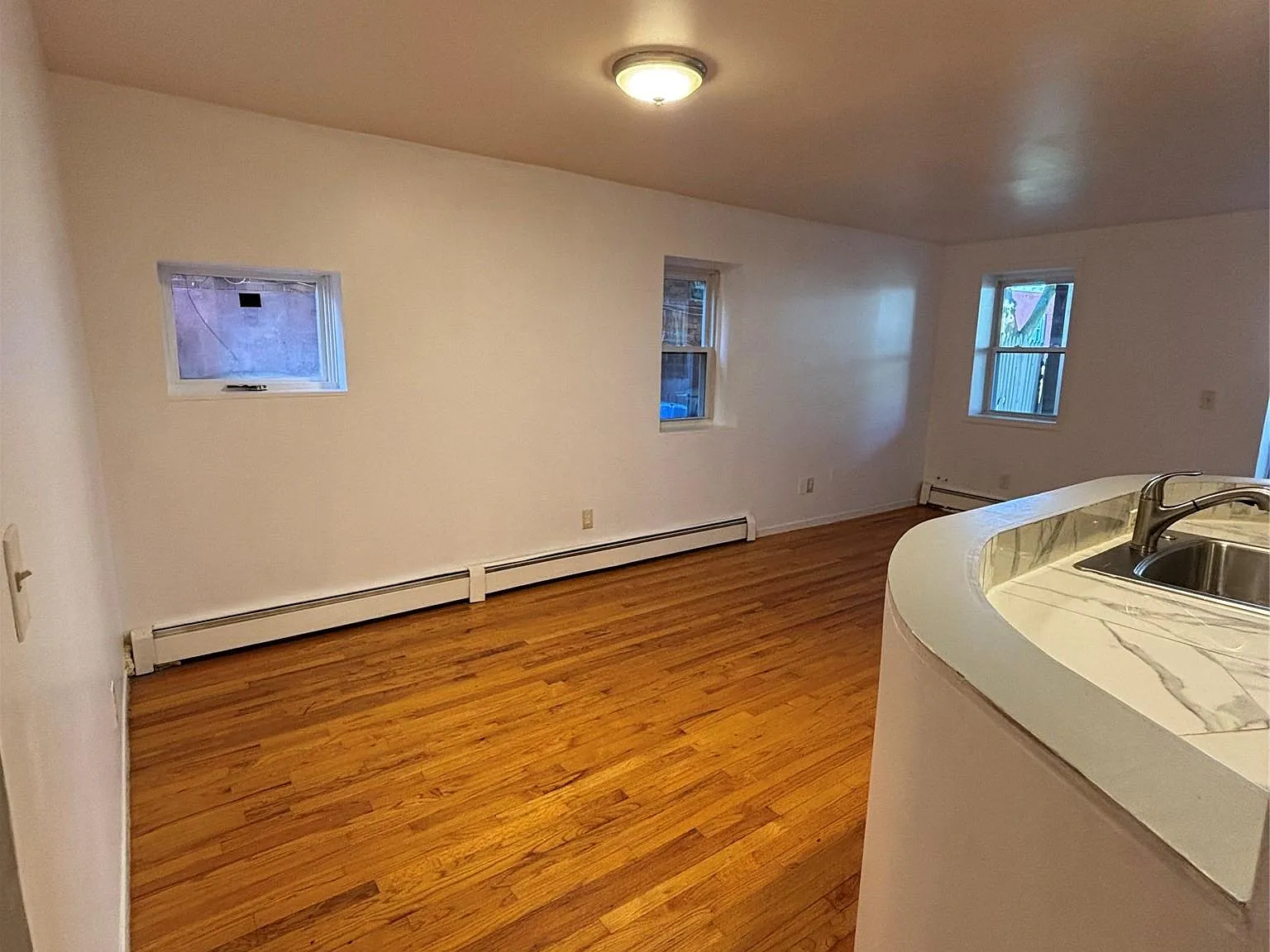 1 bed, 1.0 bath, 650 sqft, $1,600 — Photo 2