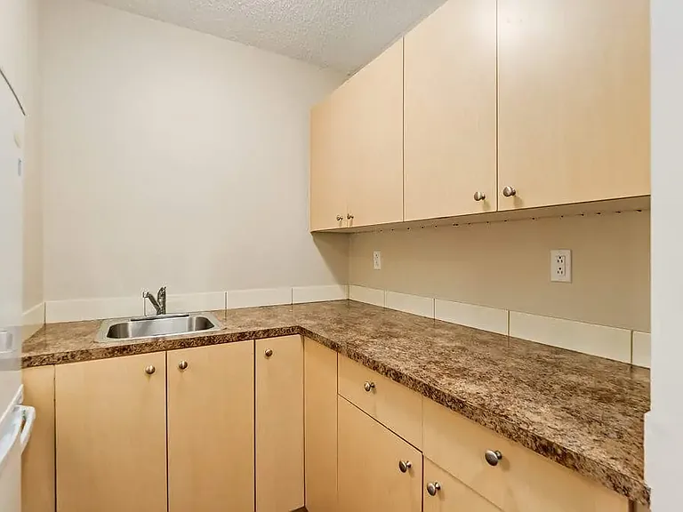 11 Greenbrook Dr E — Photo 7