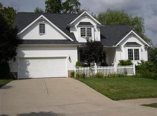 417 Chardon Ave, Chardon, OH 44024