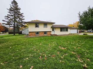 1666 Rosewood Ave S, Maplewood, MN 55109