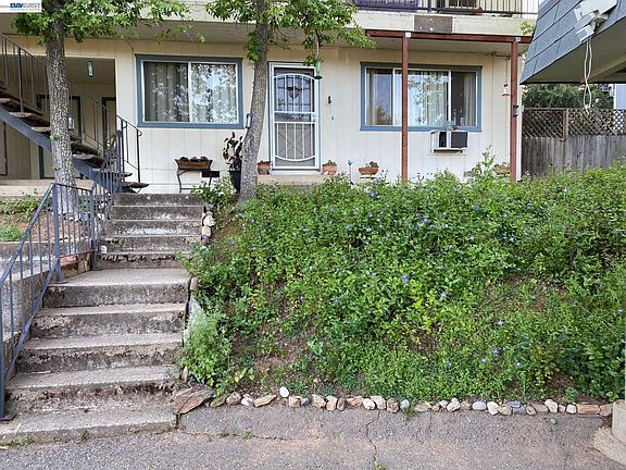 3rd image of 17 Raggio Rd APT 1