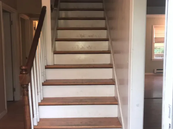 7 Ravenwood Row, Gales Ferry, CT 06335