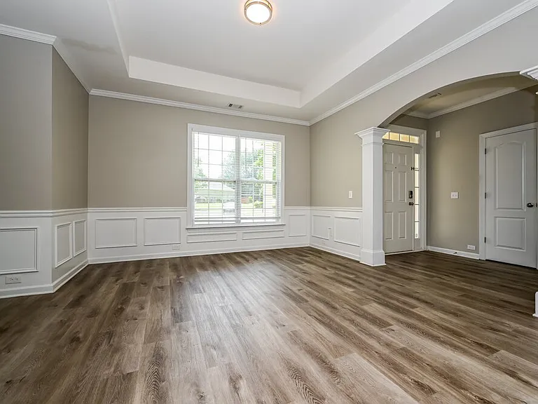 332 Southgate Dr — Photo 4