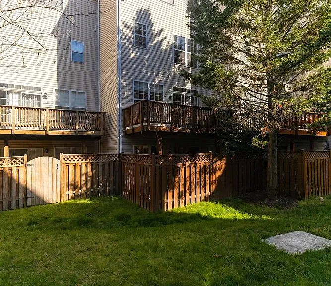 5140 Donovan Dr — Photo 36