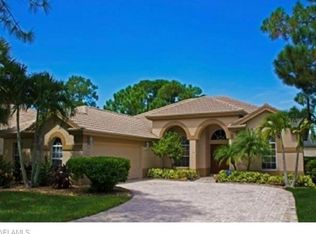 6592 Chestnut Cir, Naples, FL 34109