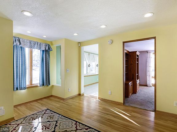 4th image of 1070 Humboldt Ave