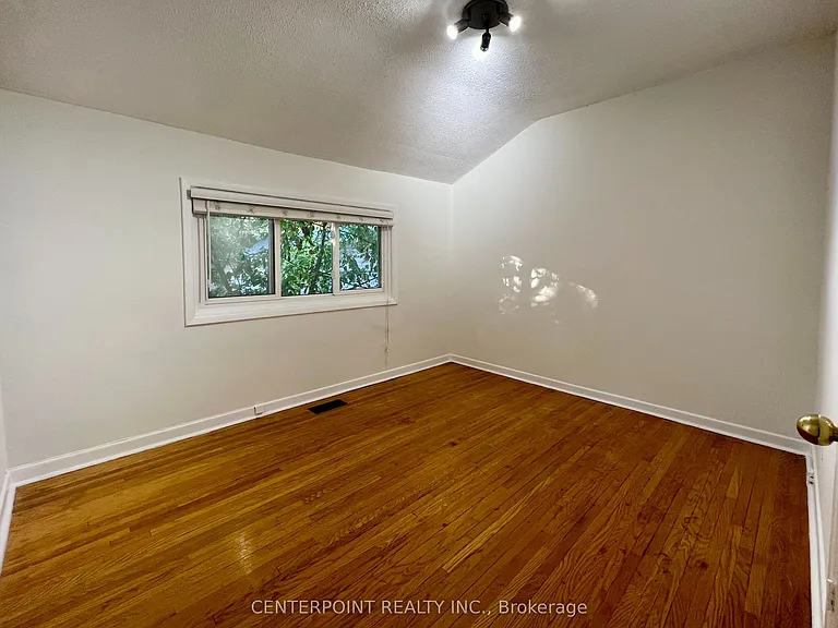 287 Kent Cres — Photo 10
