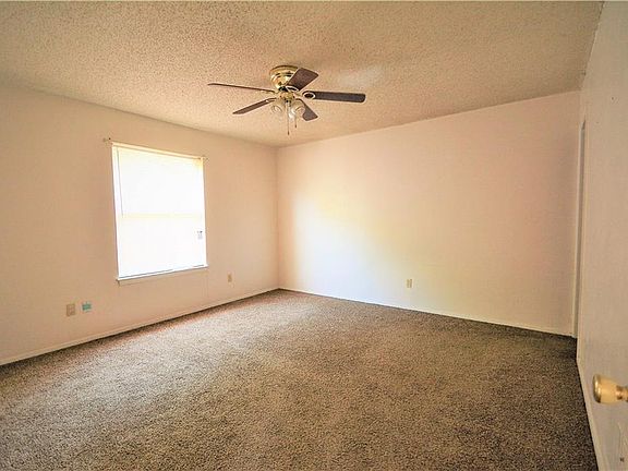 3rd image of 912 Sugar Plum Ln