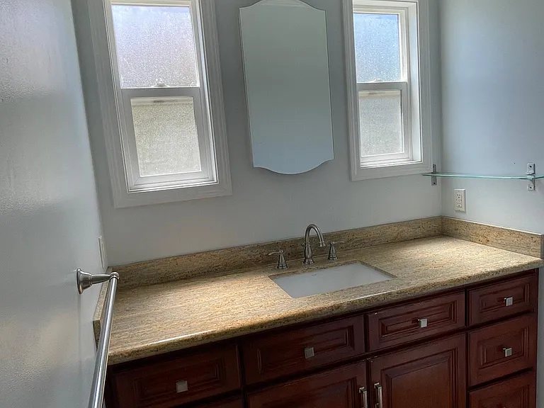 2820 Paloma St — Photo 17