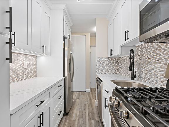 3rd image of 515 Anderson Ave APT 2H