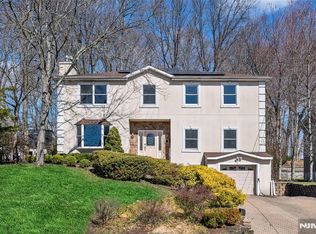 33 Country Club Rd, Tenafly, NJ 07670