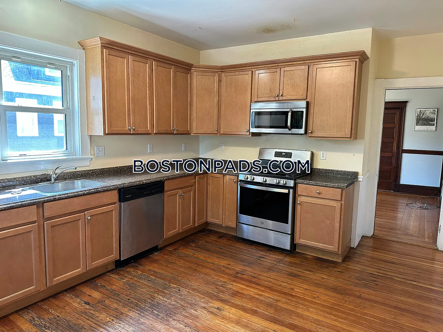6 bed, $8,700 — Photo 1