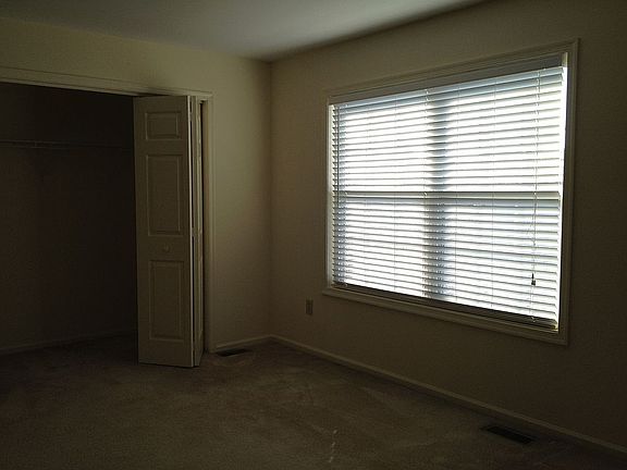 5th image of 182 Steven Ln