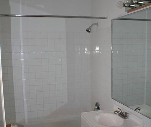 3rd image of 3933 N Janssen Ave APT 3S