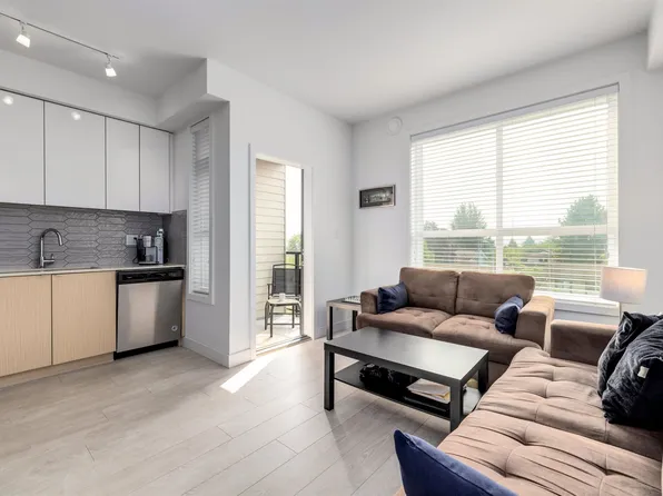 19567 64th Ave #303, Surrey, BC V3S 7H8