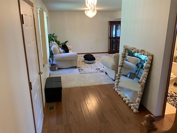 4th image of 1802 Foxfield Dr