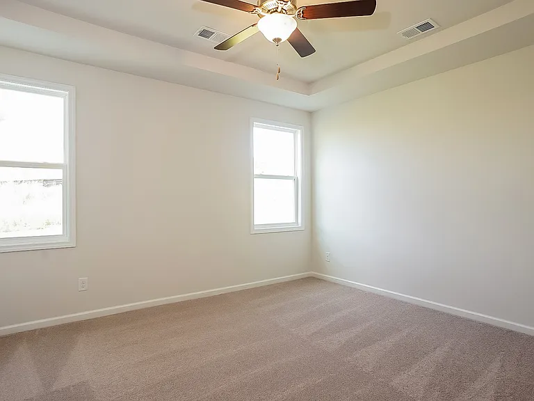 732 Courtland Dr — Photo 6
