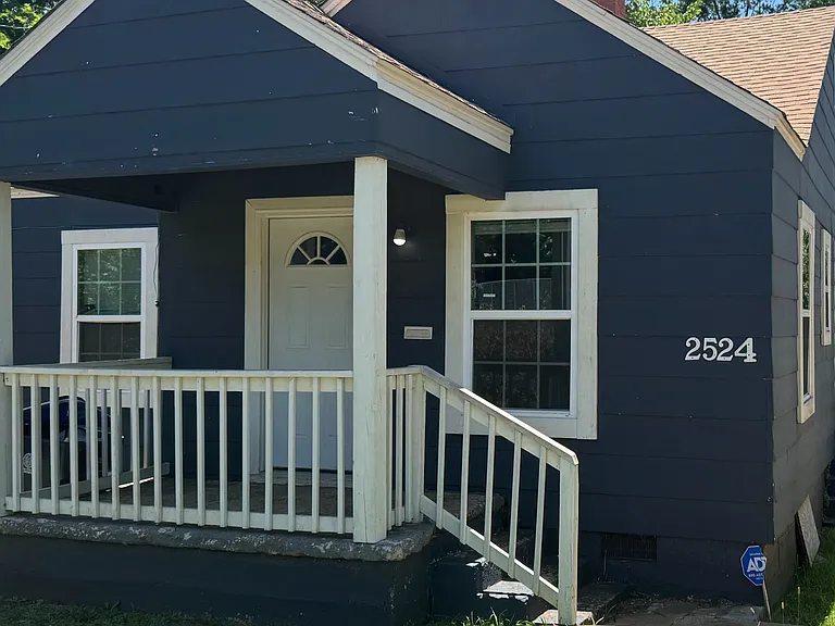 2524 NE 14th St — Photo 1