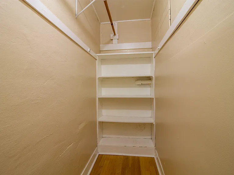 The Topanga Apartments — Photo 20