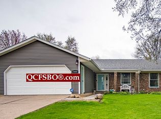 5403 Oakbrook Rd, Davenport, IA 52806