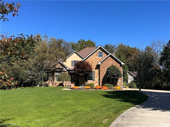 8955 Easton St NE, Louisville, OH 44641