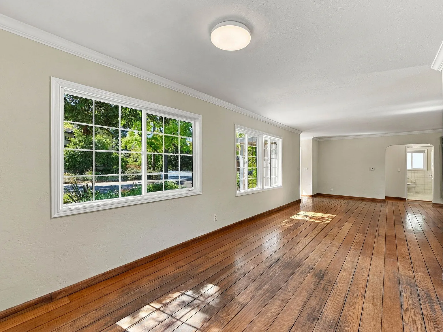 4 bed, 1799 sqft, $6,800 — Photo 2