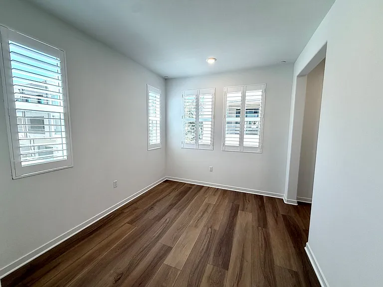 135 Evergreen Ln — Photo 9
