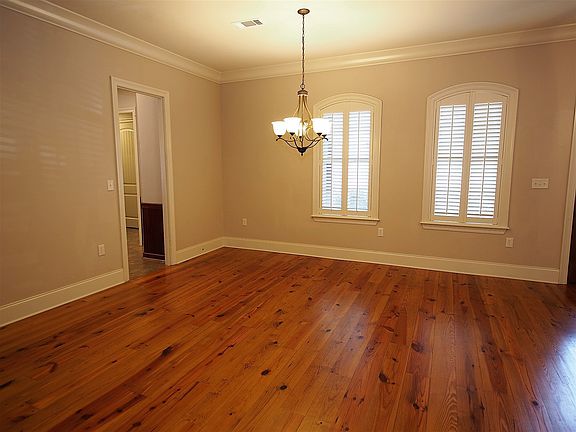 2nd image of 205 Cottonwood Dr