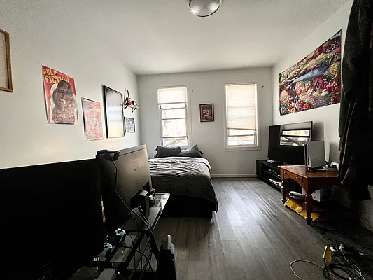 Rented by E Realty International Corp | media 3