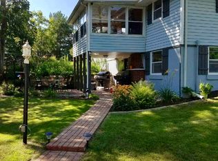 2015 Paradise Dr, West Bend, WI