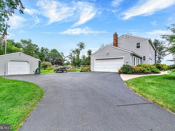 2nd image of 452 Hilltop Ct