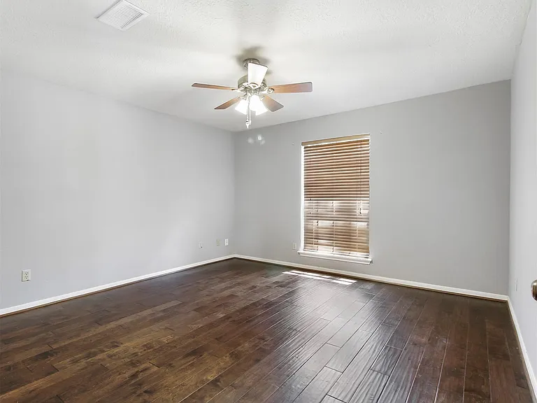 22418 Prince George St — Photo 36
