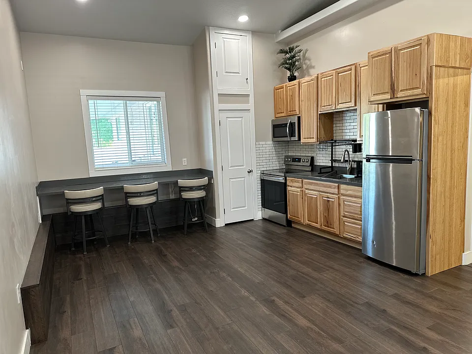 12079 S 3085 W